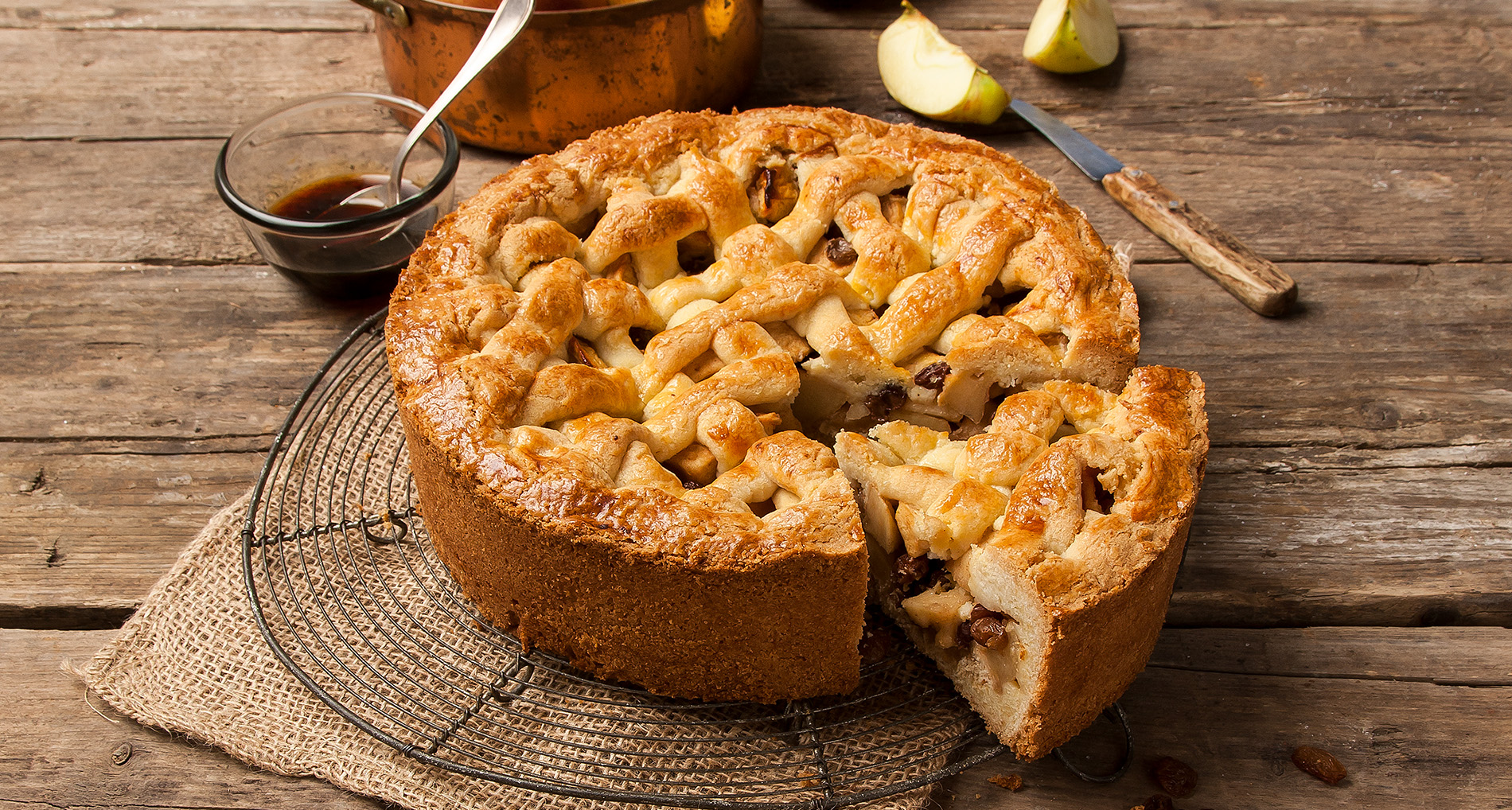 Hollandse-appeltaart-met-stroopappeltjes